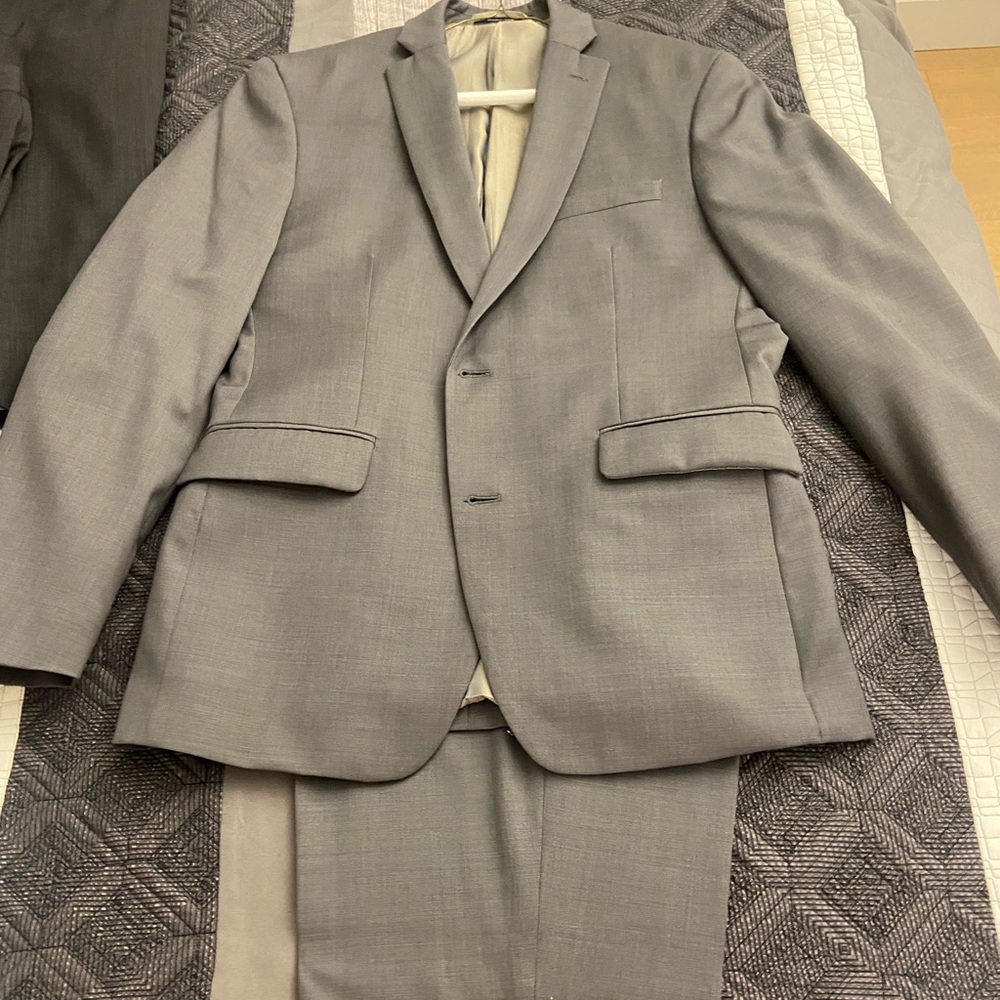Mens grey 100% wool suit fit slim jacket (38S) and pants (3230)